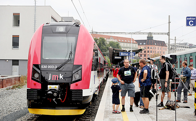 Na vlak, autobus i MHD. V aplikaci ČD koupíte všechny jízdenky pro jižní Moravu