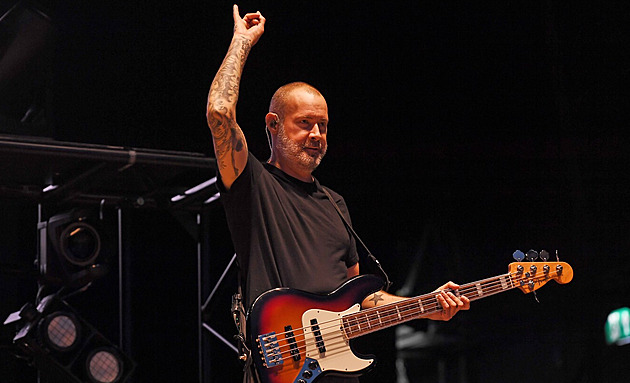 Ležel tváří v kaluži krve. Tísňový hovor odhalil detaily smrti baskytaristy Limp Bizkit
