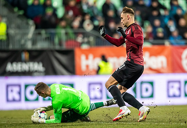 ONLINE: Karviná - Sparta, v sestavě hostů Martinec i Kuchta. Na lavici už je Haraslín