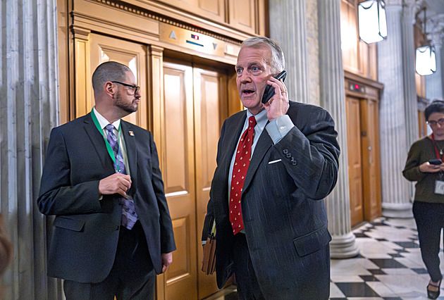 Americký Senát odhlasoval konec shutdownu, teď jsou na řadě kongresmani