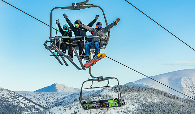 Skiareály v Krkonoších a Orlických horách nechtějí odradit, zdraží jen mírně