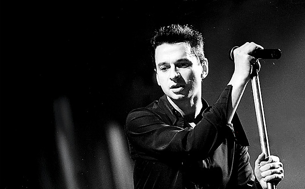 GLOSA: Černé božstvo v Praze 1988. Kniha o Depeche Mode připomíná slavný koncert