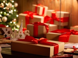 Levnější vánoční dárky? Kde hledat kupony a jak se vyhnout falešným slevám