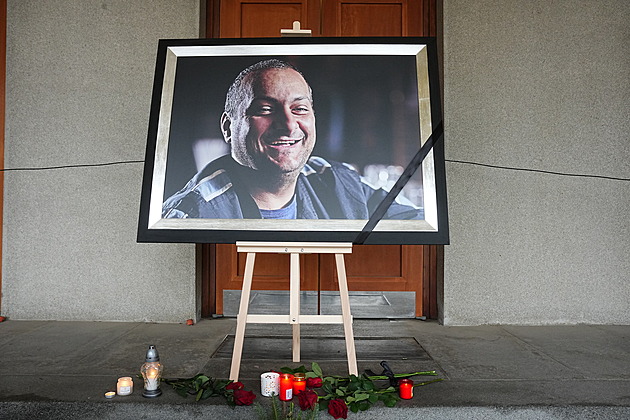 VIDEA TÝDNE: Loučení s Patrikem Hezuckým, hromadná nehoda a smrt ve vlnách