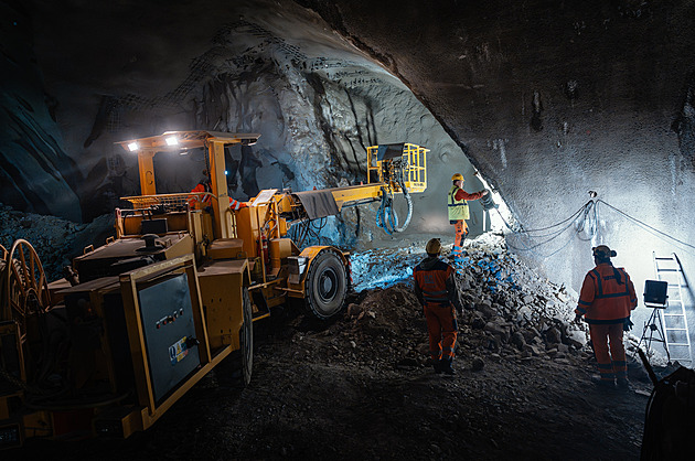 Práce na metru D probíhají nonstop. Ražba Pankráce finišuje, jde při ní o milimetry