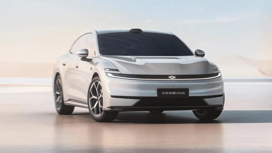 První elektromobil se sodíkovou baterií zvládne nemožné. Funguje i při -50°C