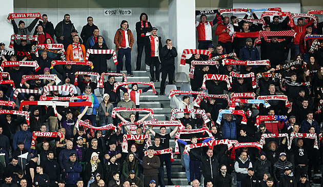 Poškození stadionu i pyrotechnika. Slavia zaplatí za chování fanoušků 120 000 korun