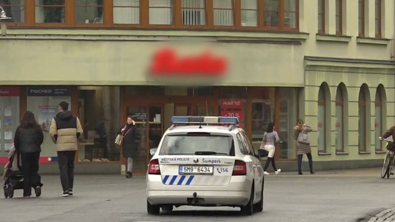 Za to může tvůj fotr, vzlykala namol opilá žena. Promrzlým Šumperkem vezla miminko bez čepice