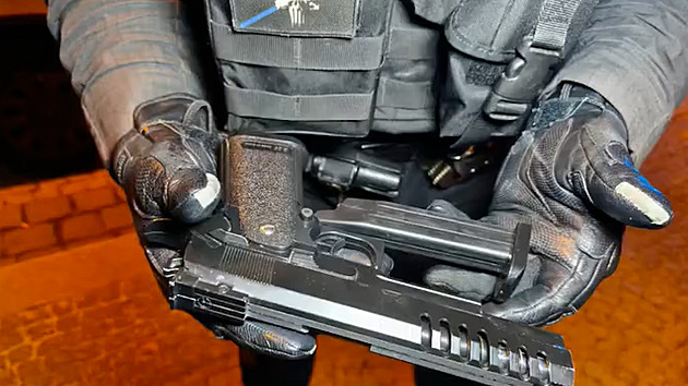 Mladík s kuličkovkou spustil v Chomutově manévry, hrál si prý na akčního hrdinu