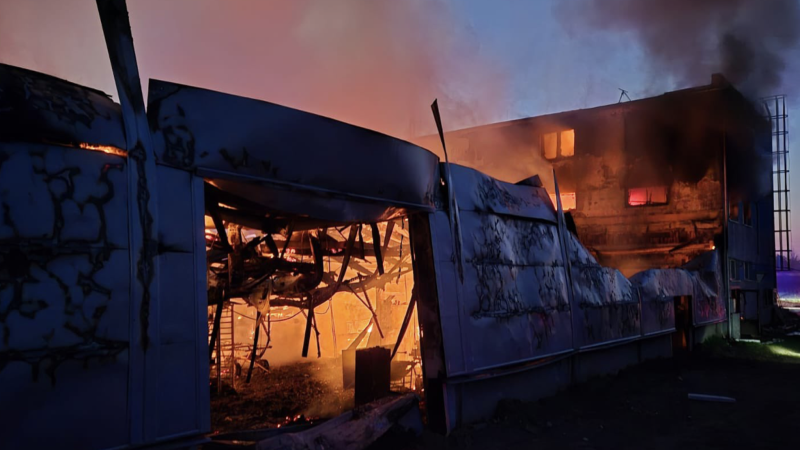 Požár v Pardubicích zřejmě souvisí s terorismem, hlásí Metnar. Svolává krizový štáb