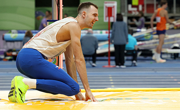 Atletika ONLINE: Maňasová postoupila do semifinále. V akci výškař Štefela