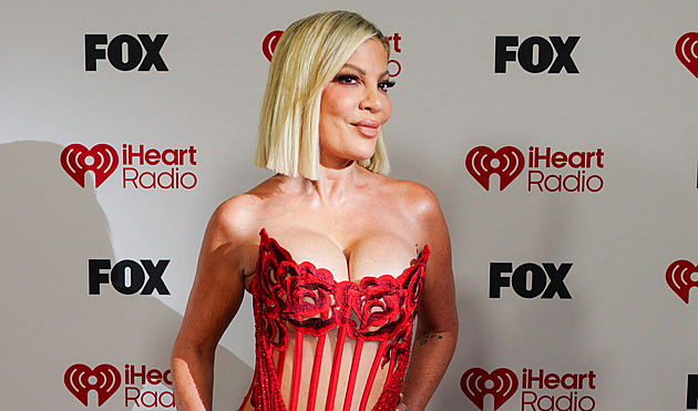 Žádné výplně nemám, ohrazuje se Tori Spellingová proti hejtům na sítích