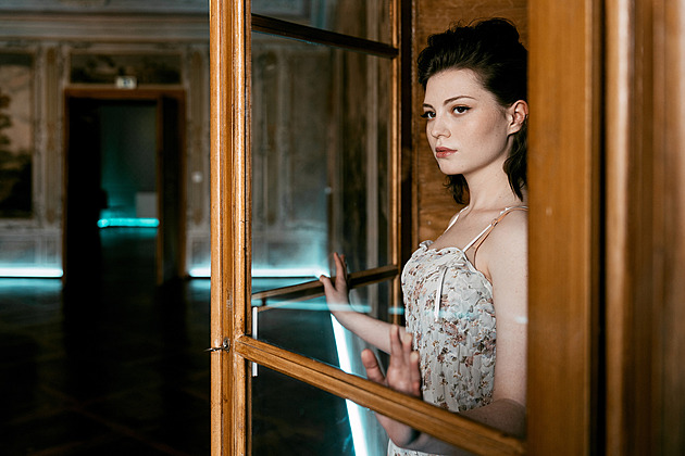 Hudba z walkmana, žádný telefon ani sítě. Šporclová o natáčení Mámy i slavné rodině