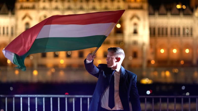 ON-LINE: Magyar vyhlásil vítězství a osvobození Maďarska. „Rusáci domů,“ skandoval dav