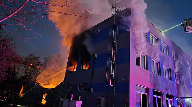 Skupina žhářů zveřejnila údajné spisy z pardubické haly. Vyhrožuje dalším