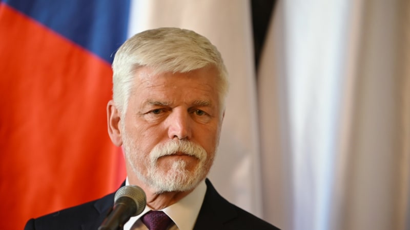 Pavel coby chodící reklama na oblečení Alpine Pro? Prezident o polském plakátu vůbec nevěděl