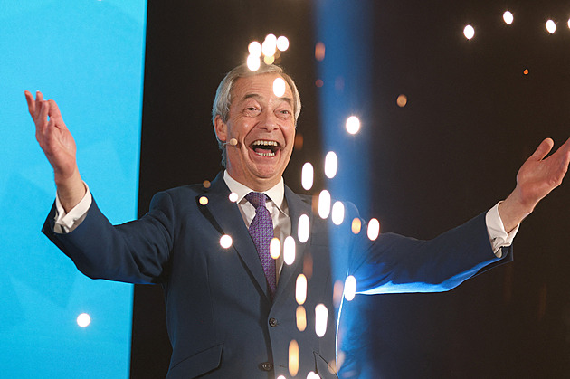 Farage spláchl Starmera v místních volbách. Premiér přesto odmítá odstoupit