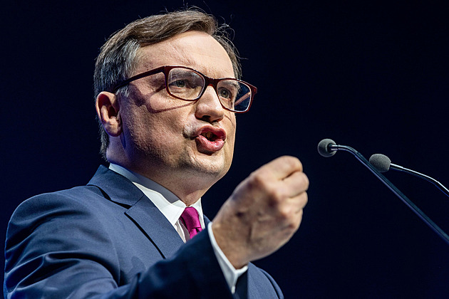 Polský exministr Ziobro uprchl z Maďarska do USA, Varšava žádá jeho vydání