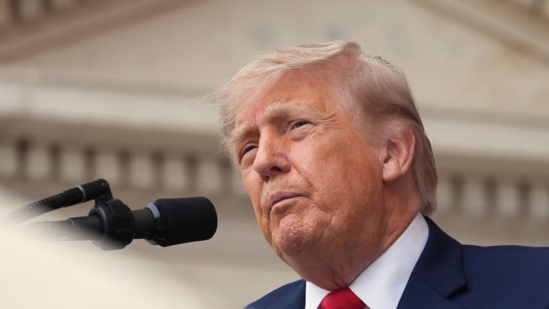 Trump spustí rámus, varoval Žáček. Babišovi podle něj nepomůže ani dvacet Američanů s ebolou