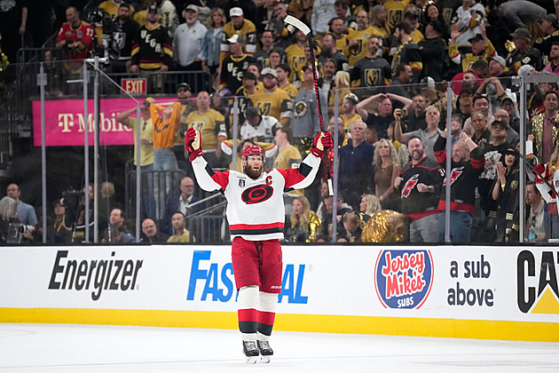 Hertl se triumfu nedočkal, Carolina vynulovala Vegas a slaví Stanley Cup