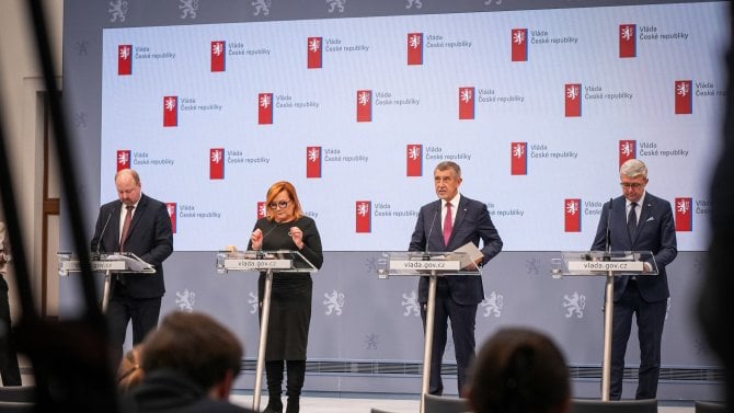 Vláda oficiálně zrušila koncesionářské poplatky pro Českou televizi a rozhlas. Kdy a jak bude rušení probíhat?
