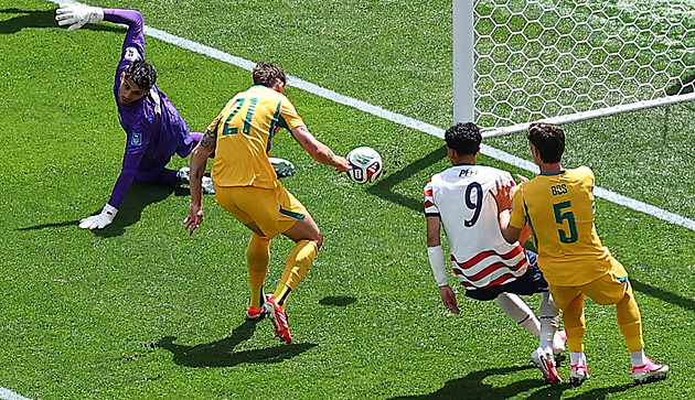 ONLINE: USA - Austrálie 1:0, domácí rychle vedou, Burgess si dává vlastní gól