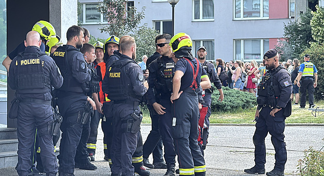 Manévry a evakuace na úřadu práce, policie prověřovala nahlášení bomby