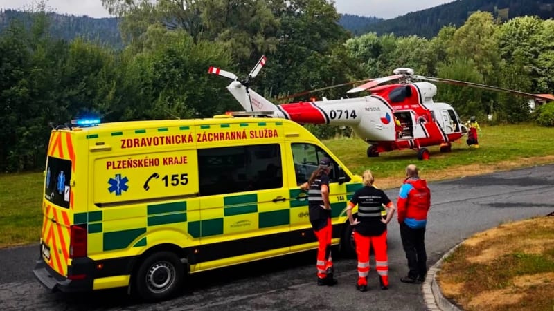Drama na Šumavě: Na čtyřletého chlapce spadla těžká kovová brána. Zasahoval vrtulník
